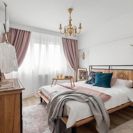 Eclectic 3 Bedroom Calea Victoriei By Urbanesq Бухарест Екстер'єр фото
