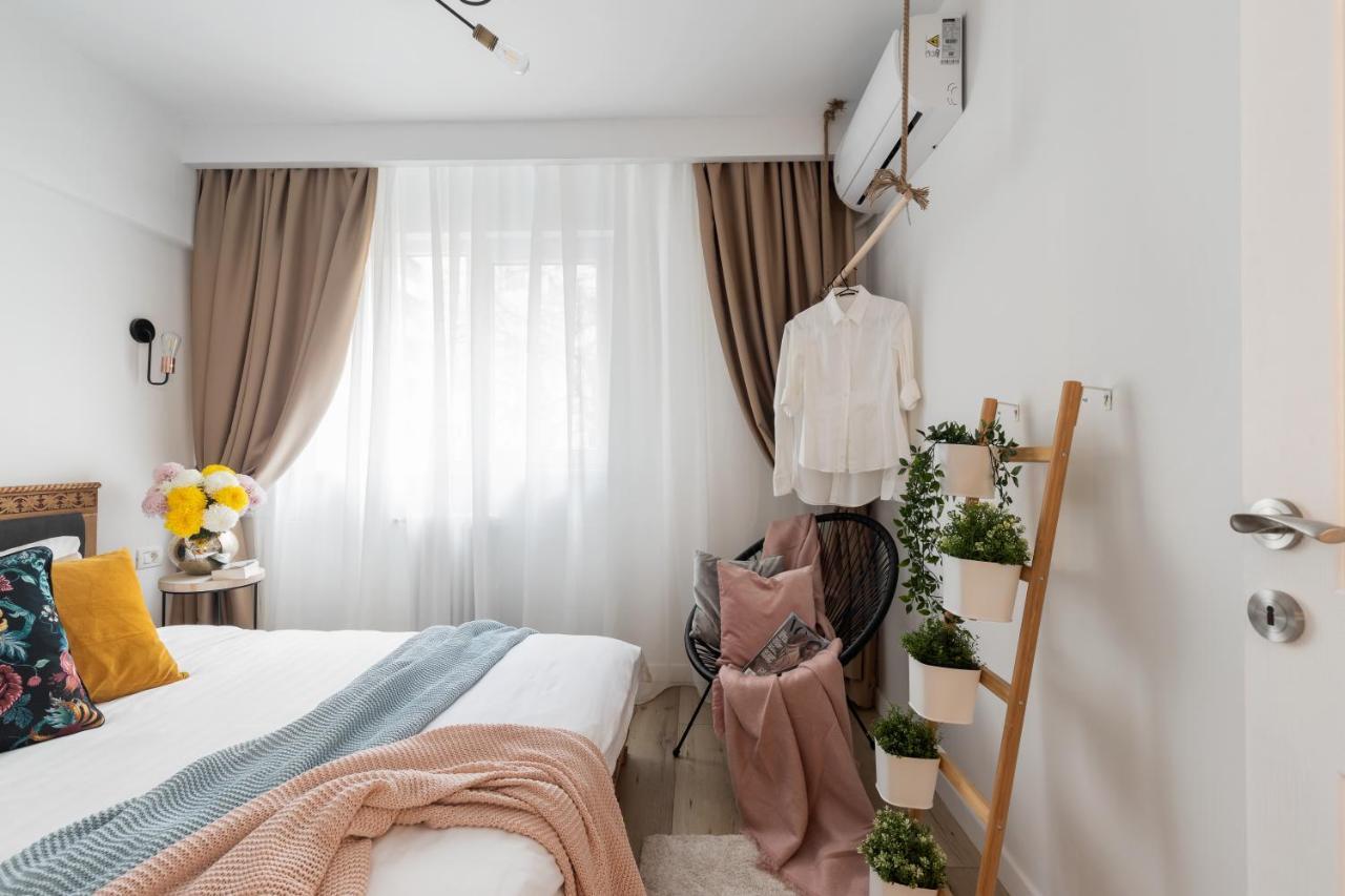 Eclectic 3 Bedroom Calea Victoriei By Urbanesq Бухарест Екстер'єр фото
