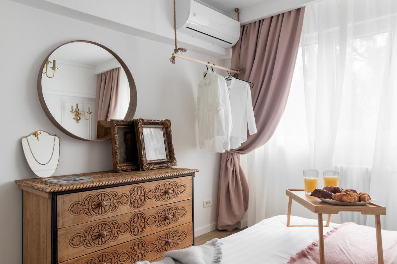 Eclectic 3 Bedroom Calea Victoriei By Urbanesq Бухарест Екстер'єр фото
