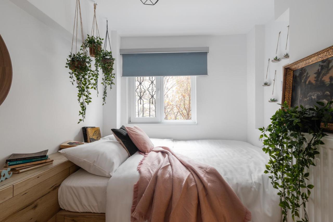 Eclectic 3 Bedroom Calea Victoriei By Urbanesq Бухарест Екстер'єр фото