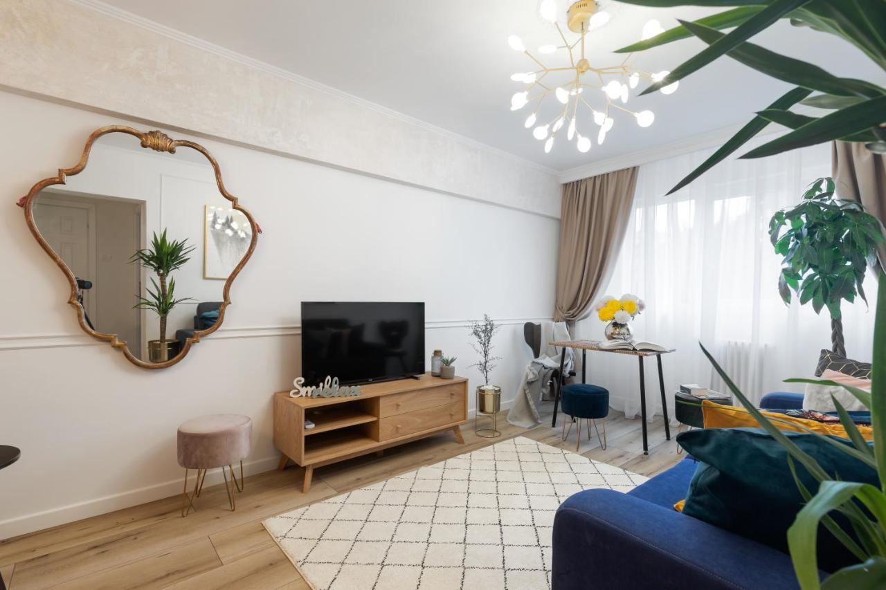Eclectic 3 Bedroom Calea Victoriei By Urbanesq Бухарест Екстер'єр фото